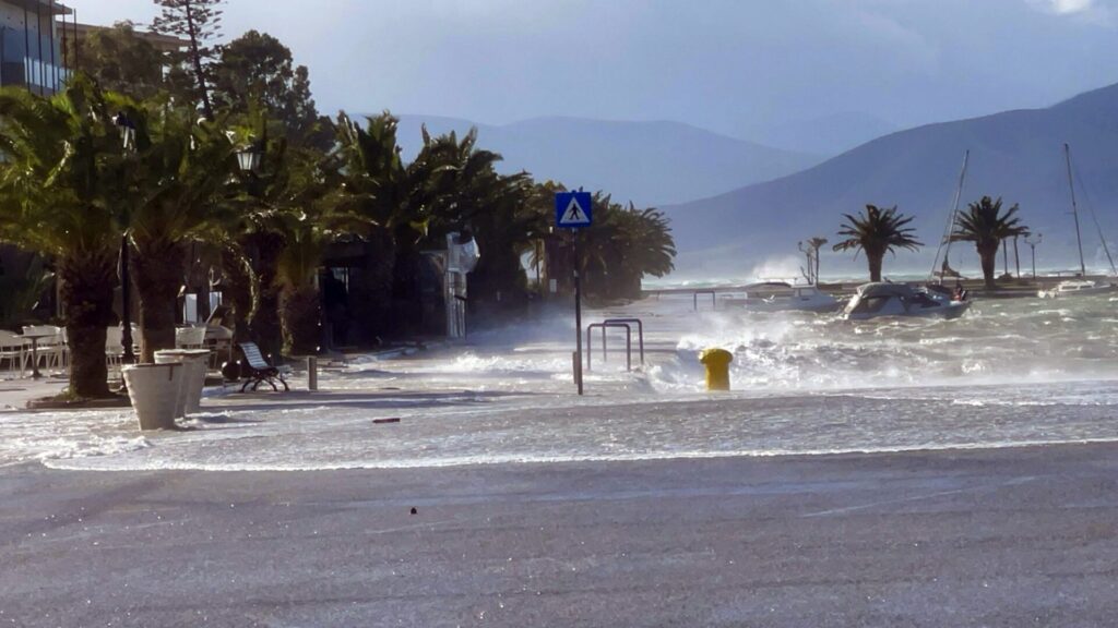 η-κακοκαιρία-σφυροκοπά-την-αχαΐα-στ-1422389