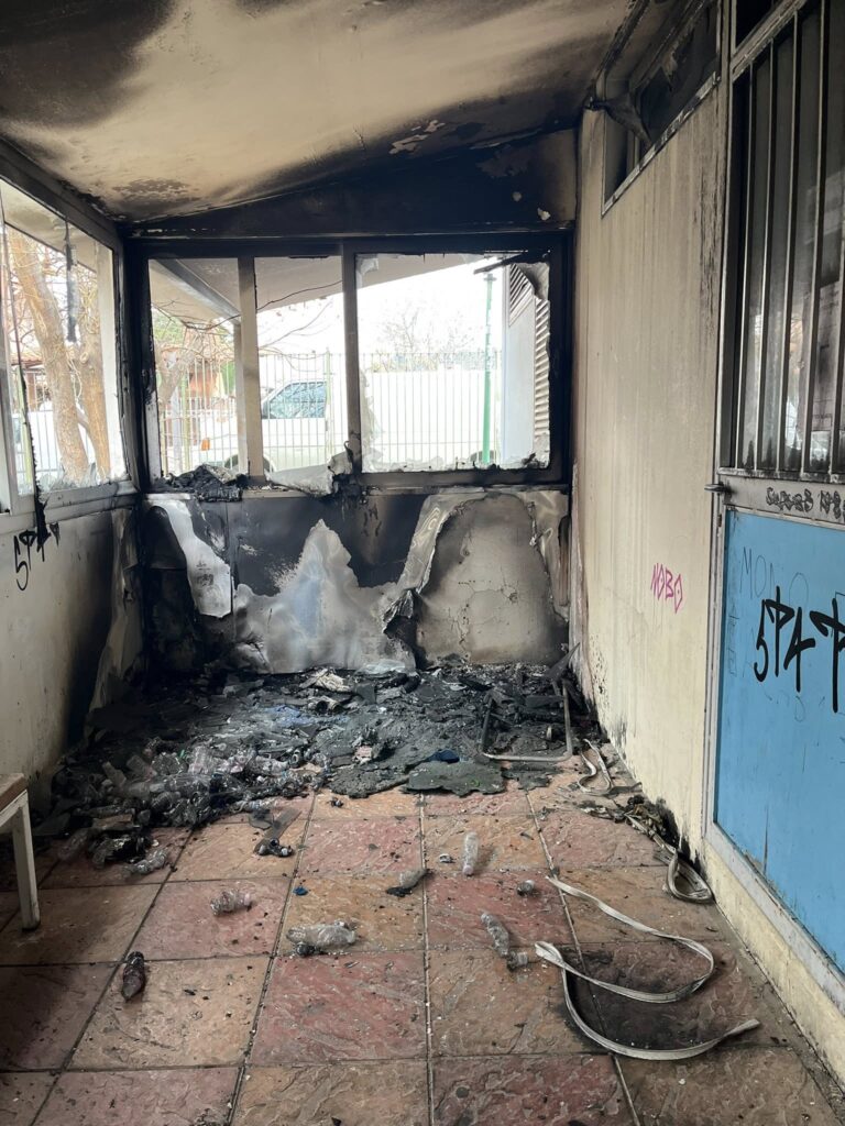 θεσσαλονίκη-νεαροί-έβαλαν-φωτιά-σε-σχ-1428063