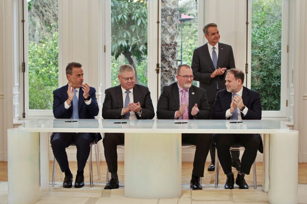 helleniq-energy-και-η-chevron-υπέγραψαν-συμβάσεις-με-το-δη-1436534