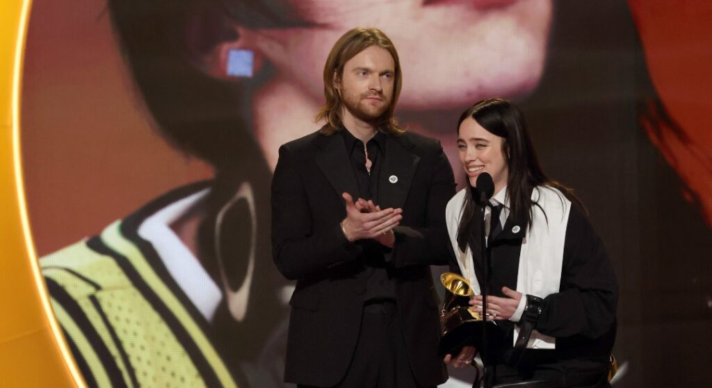 grammy-2026-ιστορικές-διακρίσεις-και-πολλές-εκ-1431321