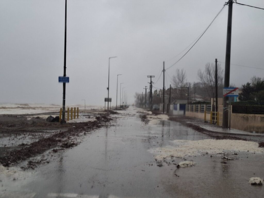 δρόμοι-έγιναν-ποτάμια-στη-λάρισα-ζ-1431039