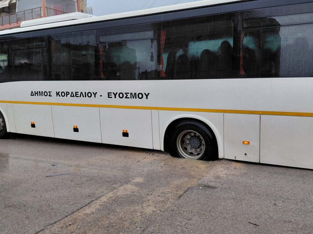 εύοσμος-λεωφορείο-που-μετέφερε-μαθητ-1435435