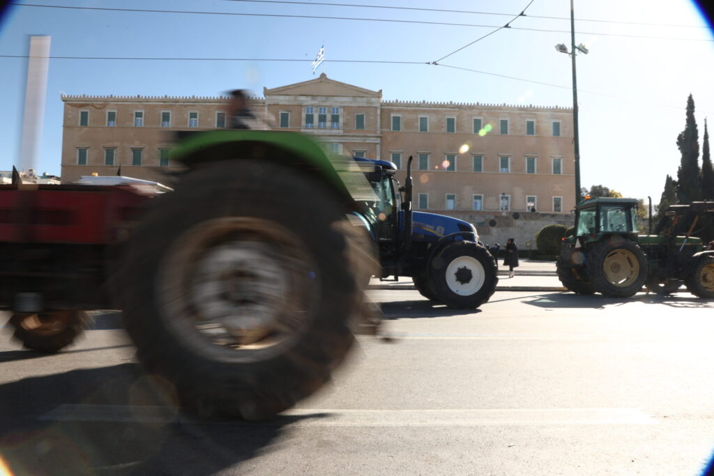 αγρότες-αποχώρησαν-τα-τρακτέρ-από-το-σ-1435882
