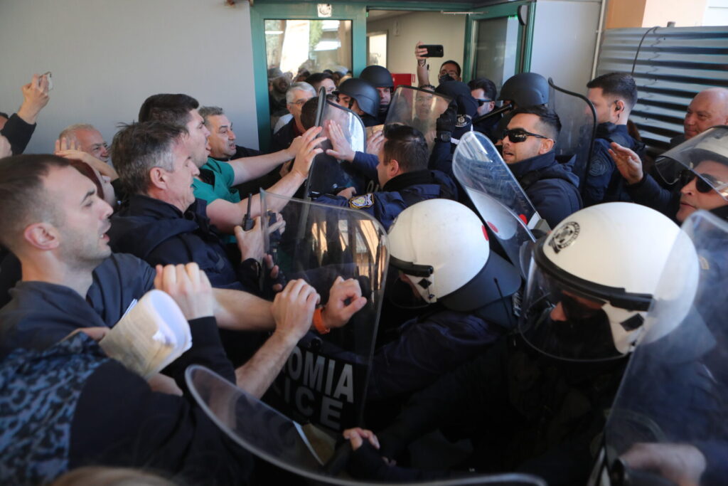 μεγάλη-ένταση-με-βία-στο-νοσοκομείο-νί-1437764