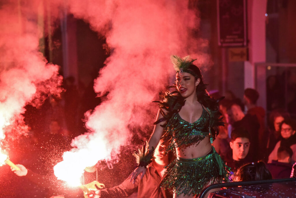 μεγάλη-παρέλαση-αρμάτων-και-50-000-καρναβα-1438837