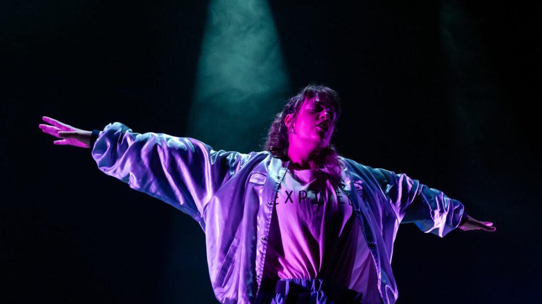 για-την-παράσταση-στον-κύριο-τζέι-ή-calling-mr-j-1433185