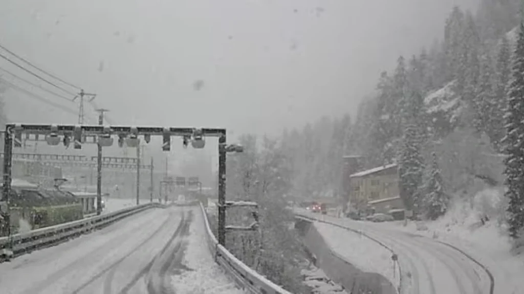 τρένο-εκτροχιάστηκε-στην-ελβετία-μετ-1436288