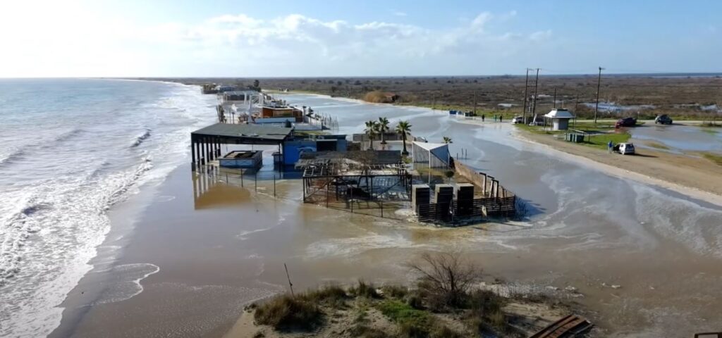 θεσσαλονίκη-βίντεο-η-θάλασσα-βγήκε-σ-1437271
