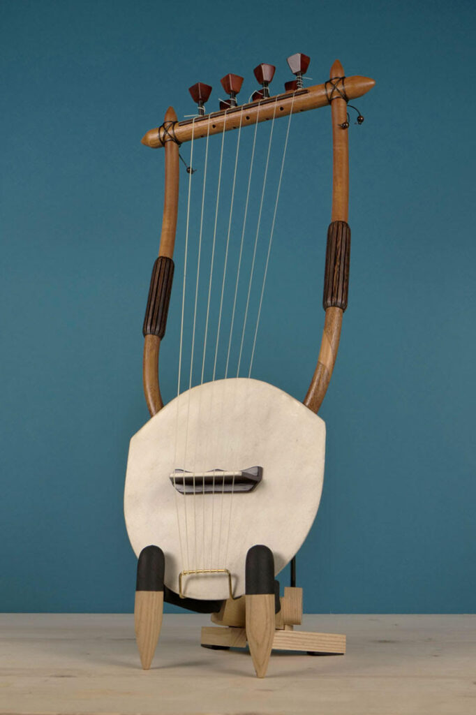 αρχαία-ελληνική-λύρα-από-οργανοποιεί-1434937