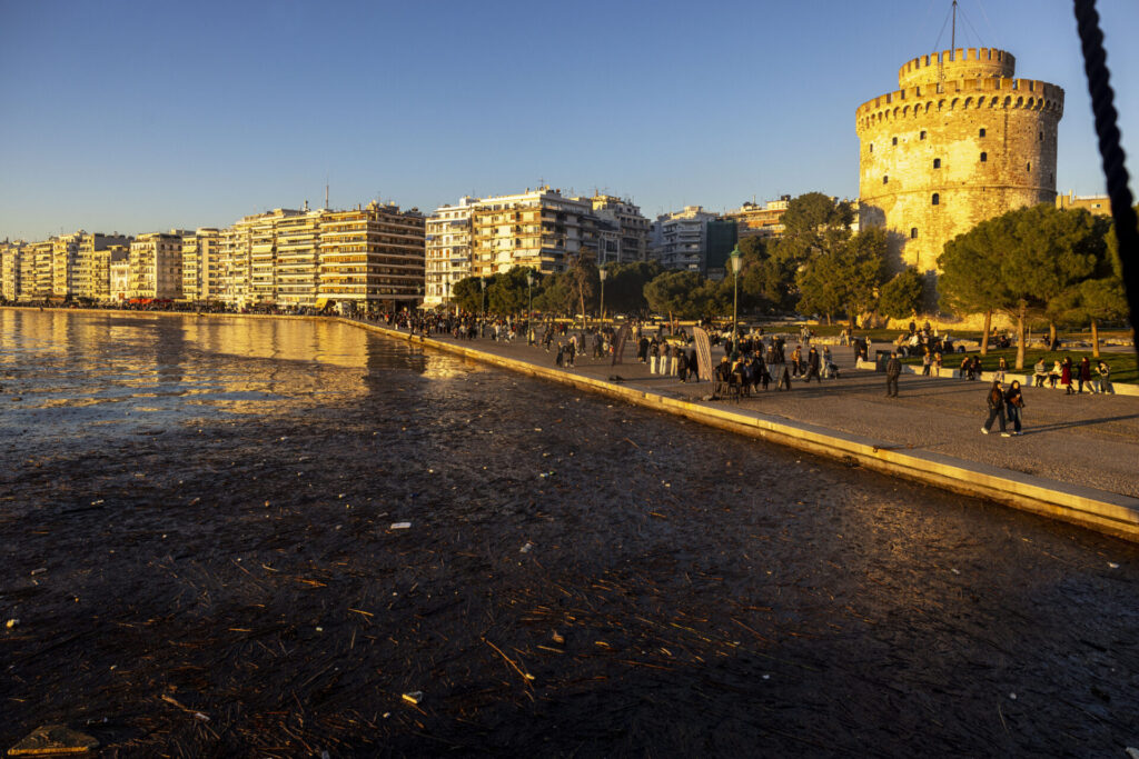 parallaxi-magazine-to-free-press-της-θεσσαλονίκης-1433562