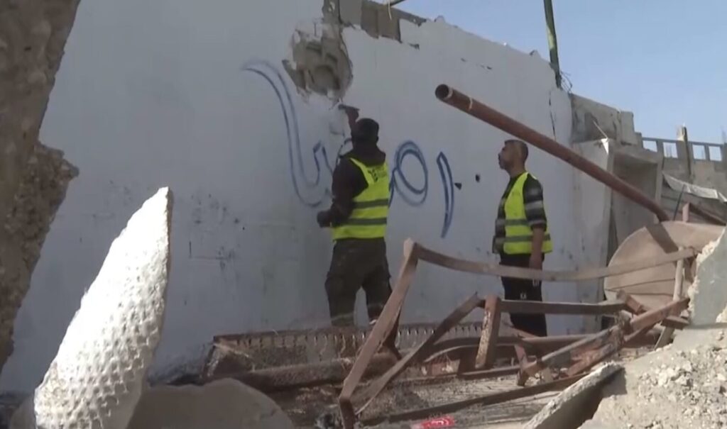 γάζα-καλλιτέχνης-ζωγραφίζει-στα-ερεί-1436344