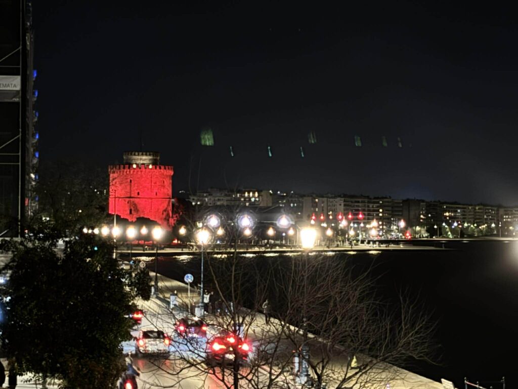 ο-λευκός-πύργος-βάφτηκε-κόκκινος-για-π-1452185