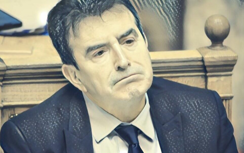 κοίτα-μια-κοινωνία-να-σαπίζει-1447025