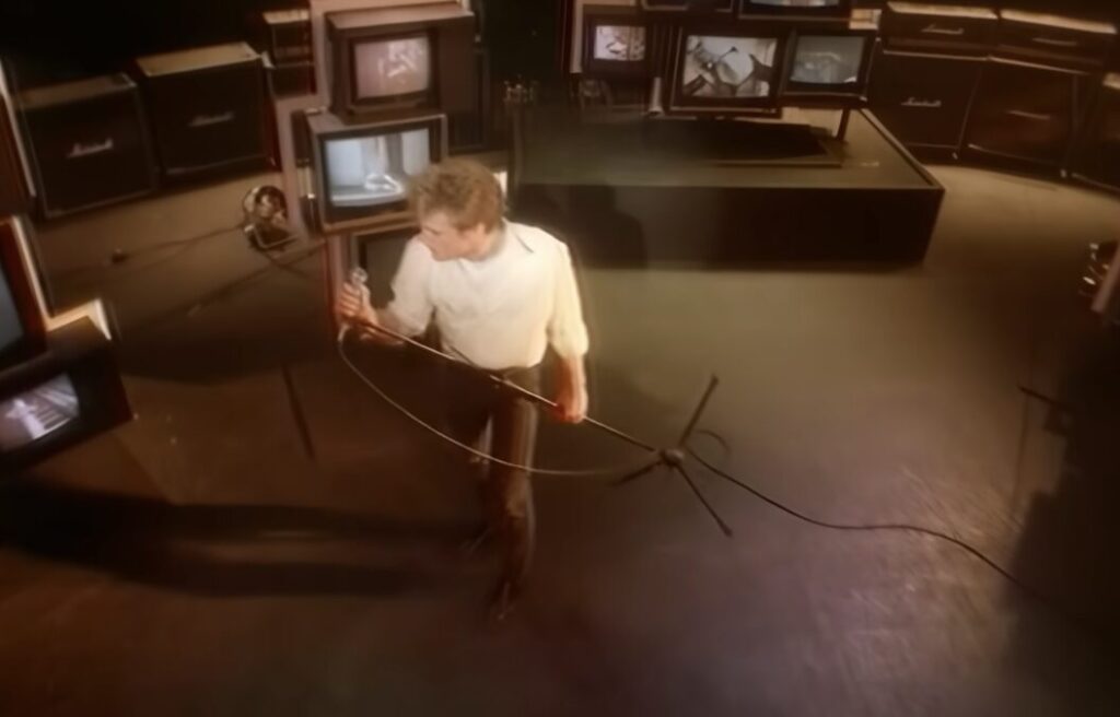 μετά-από-τρία-χρόνια-ο-bryan-adams-επιστρέφει-στ-1449642