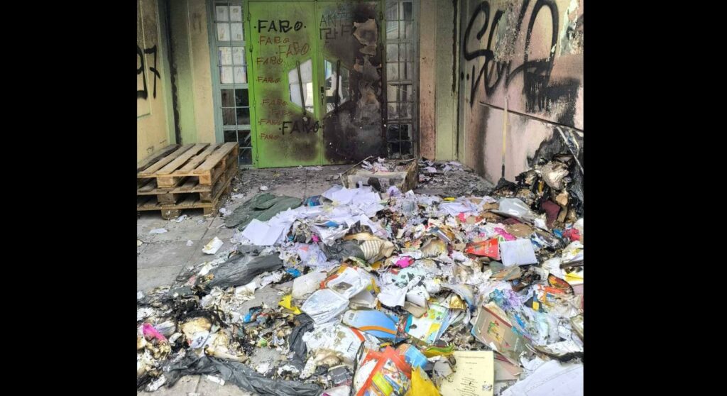 άγνωστοι-έβαλαν-φωτιά-και-βανδάλισαν-1449912