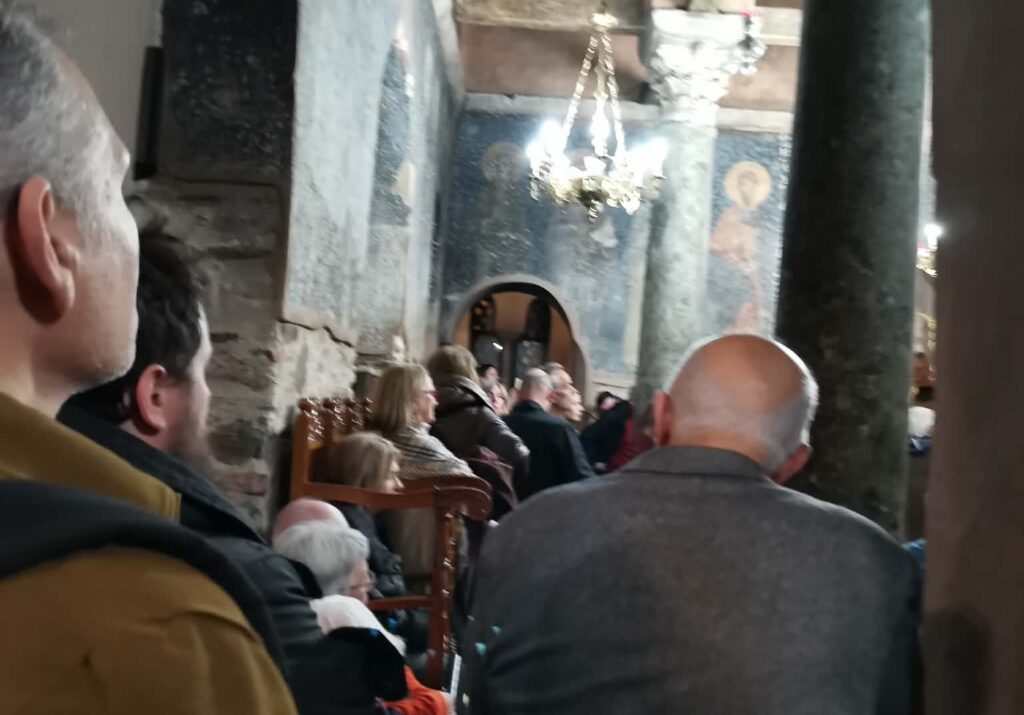 άγνωστοι-εισέβαλαν-στην-εκκλησία-των-12-1455972