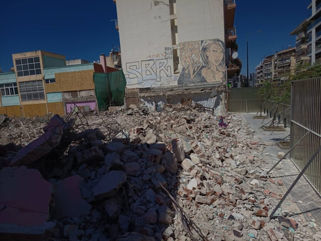 εικονες-κατεδαφίστηκε-εγκαταλελειμ-1459739