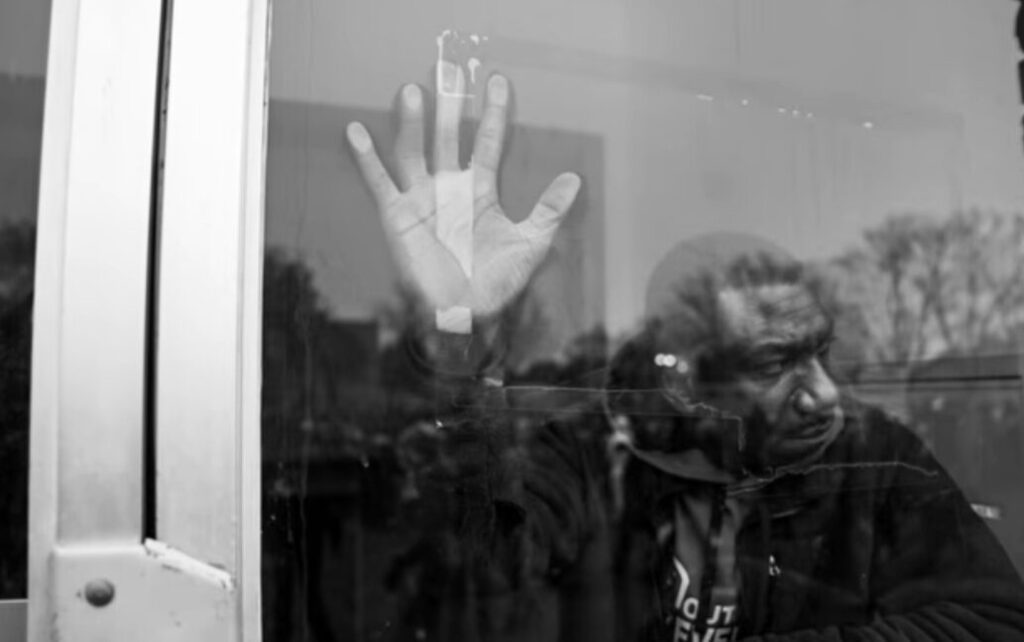 massive-attack-και-tom-waits-συνέθεσαν-τον-πιο-σκοτεινό-ύμ-1463434