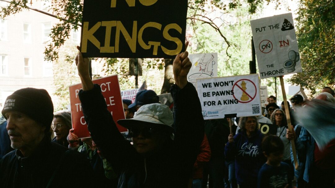 no-kings-no-masters-ο-bill-ayers-αρθρογραφεί-στην-parallaxi-για-το-κίνη-1456498