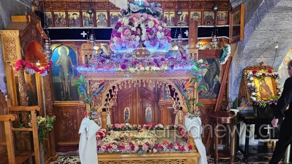 χανιά-στόλισαν-τον-επιτάφιο-με-λαμπά-1460009