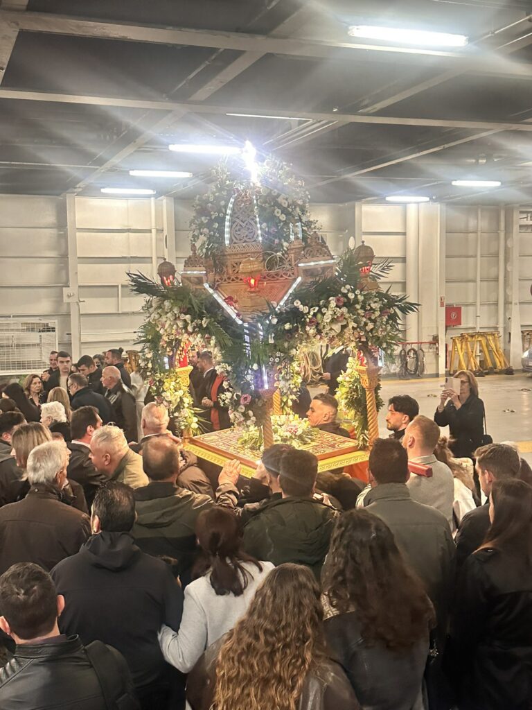 ο-χιώτικος-επιτάφιος-του-νοιαξίματος-1460325