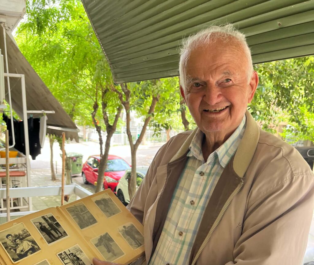ο-90χρονος-καλαμαριώτης-που-κατακτά-τα-social-1476070