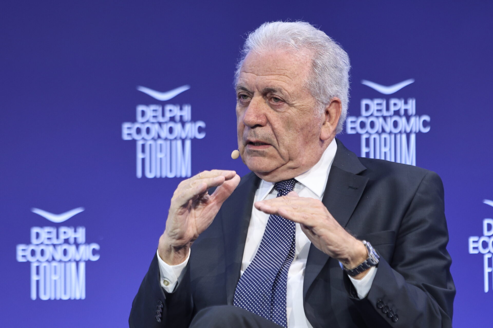 Ένταλμα σύλληψης του Δημήτρη Αβραμόπουλου από την Ευρωπαϊκή Ένωση