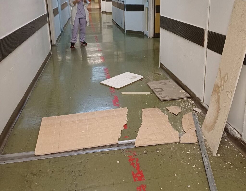έπεσε-η-οροφή-στο-θριάσιο-νοσοκομείο-1483763