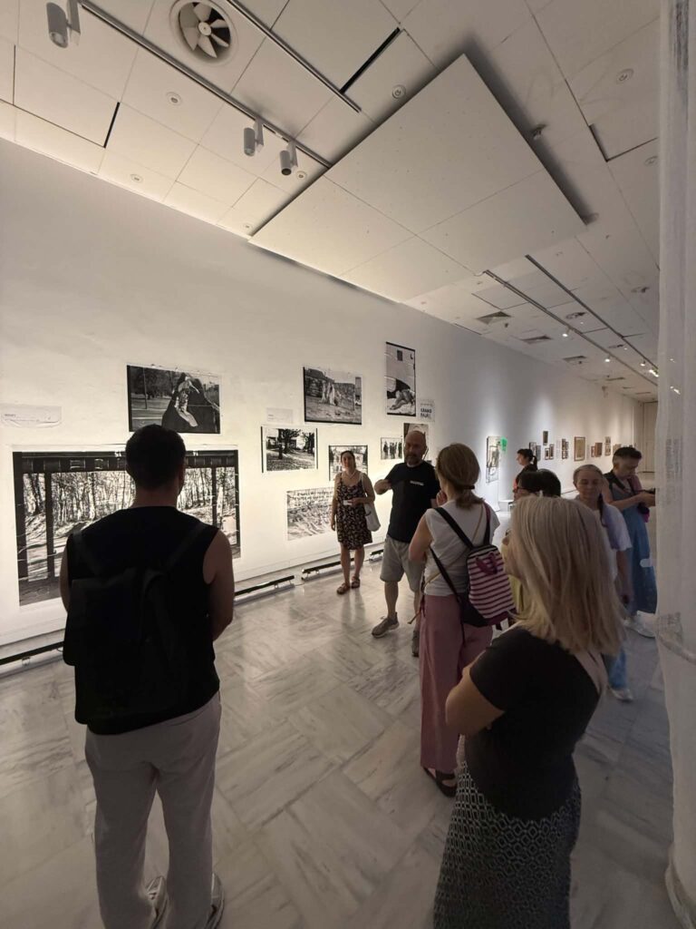 μια-biennale-πολλά-ερωτηματικά-1489639