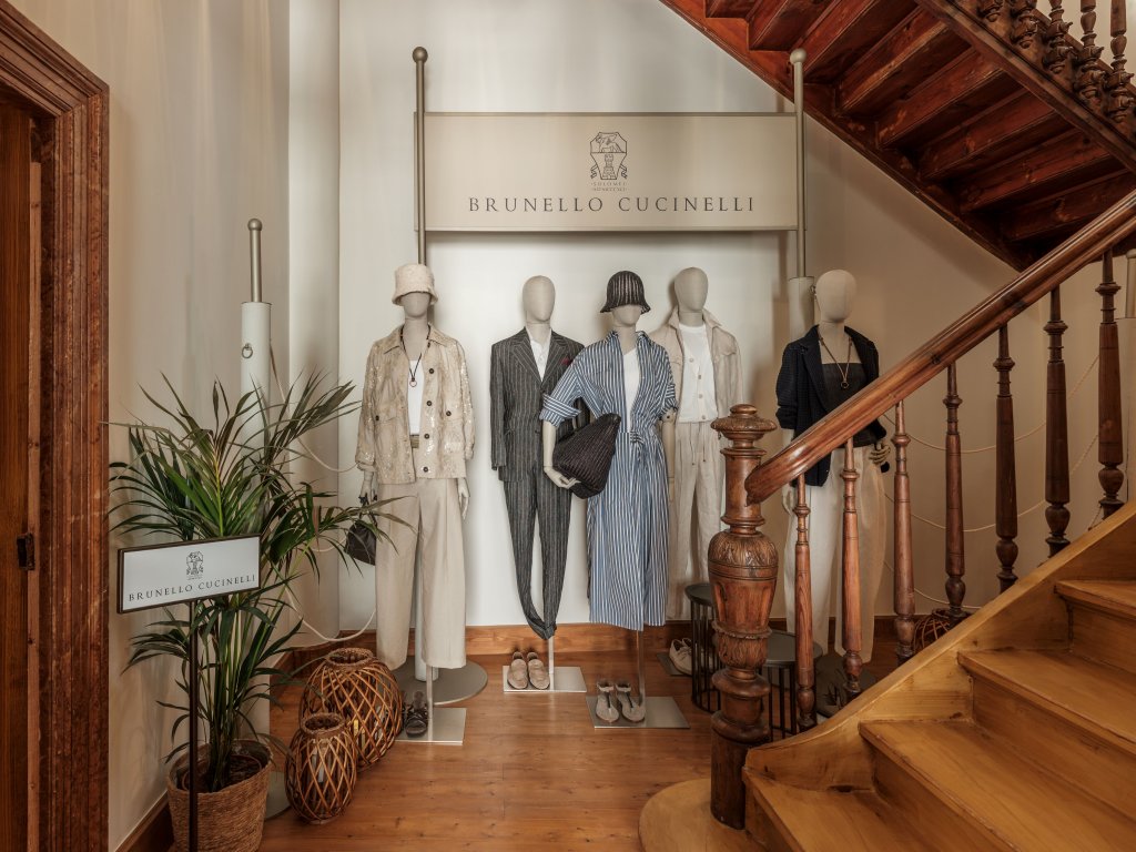 η-kalogirou-εγκαινιάζει-νέο-concept-store-ορόσημο-στη-μύκ-1497623
