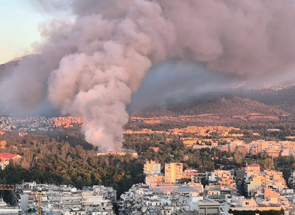 βιντεο-φωτιά-στο-κτίριο-του-μπάντμιντ-1495149