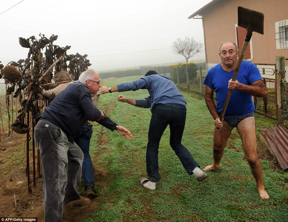 2FA4CB7100000578-3376227-image-a-41_1451306885297