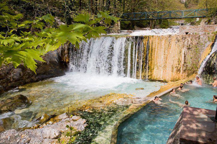 555093_395280063862648_1183519395_n