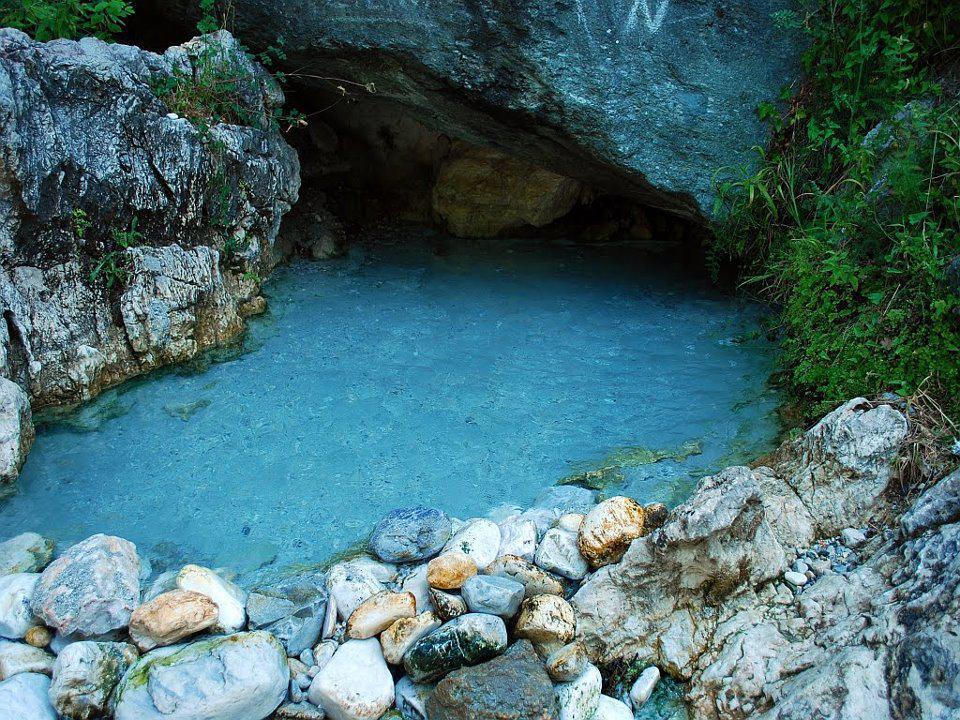 557731_364199980303990_468455865_n