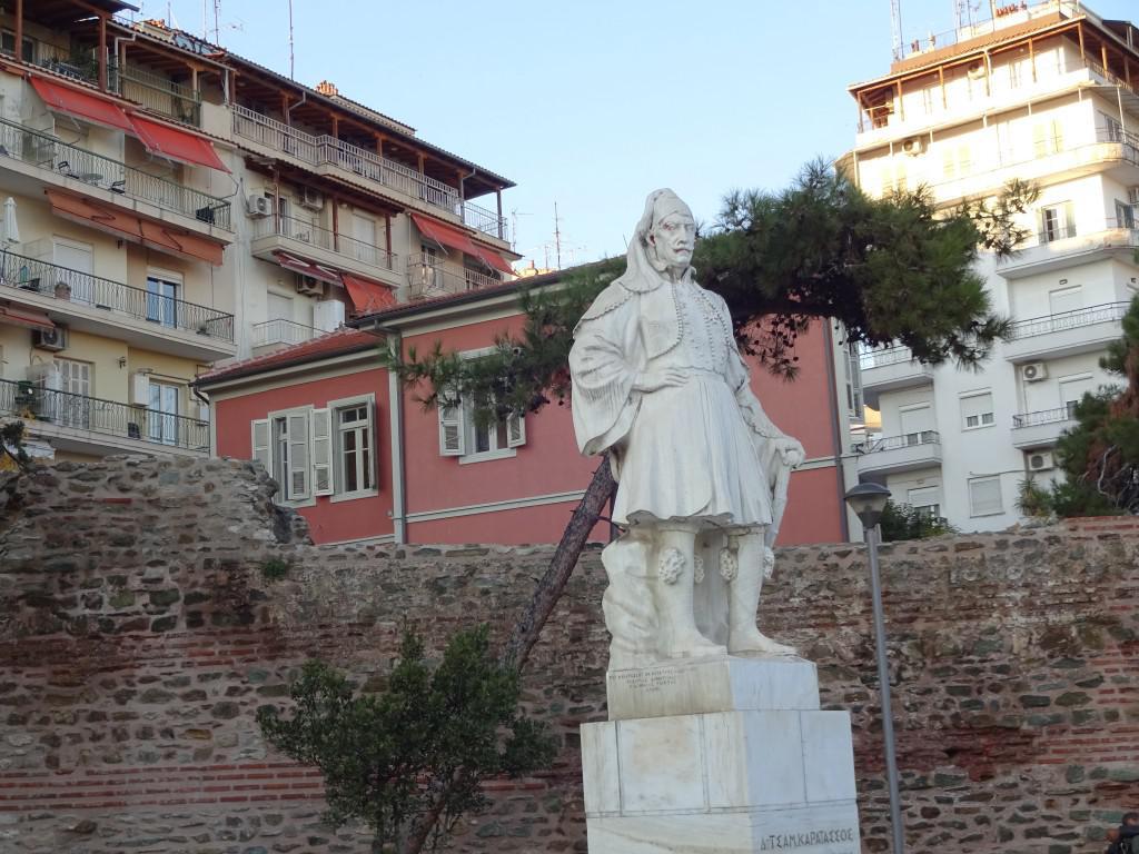 είχε-παλιά-η-θεσσαλονίκη-αγάλματα-65190