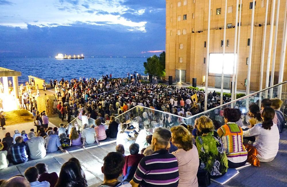 F001 Προβολή ντοκιμαντέρ