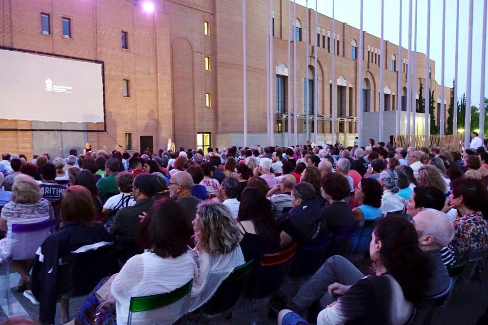 F004 Προβολή ντοκιμαντέρ