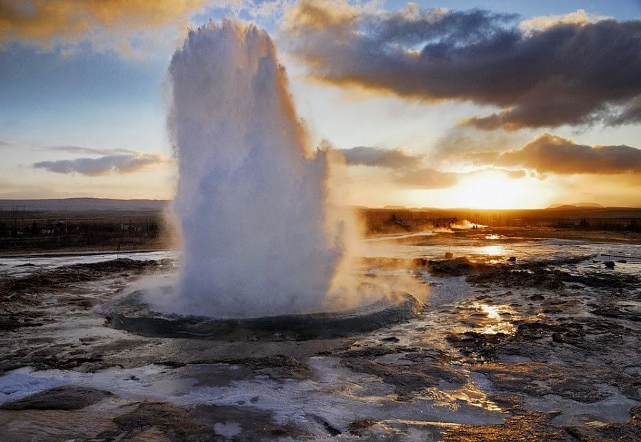 Strokkur-geyser-iceland1