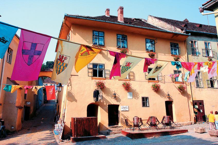 assets_LARGE_t_420_49679578_type13145