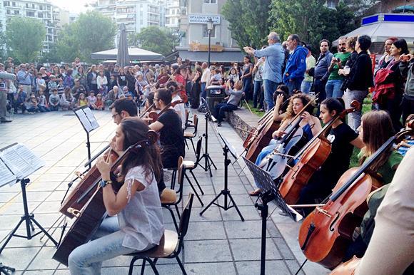 το-κρατικό-ωδείο-μαγεύει-τους-περαστι-23252