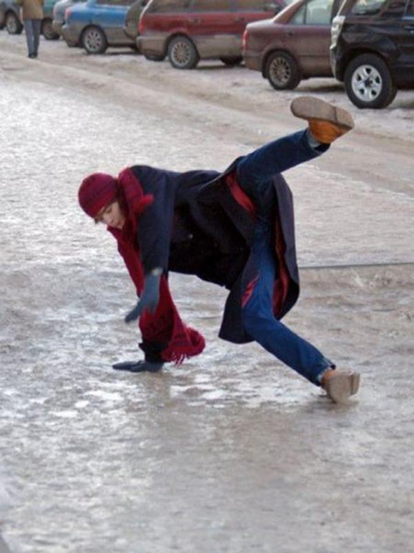 man_file_1056542_slipping-on-ice-5