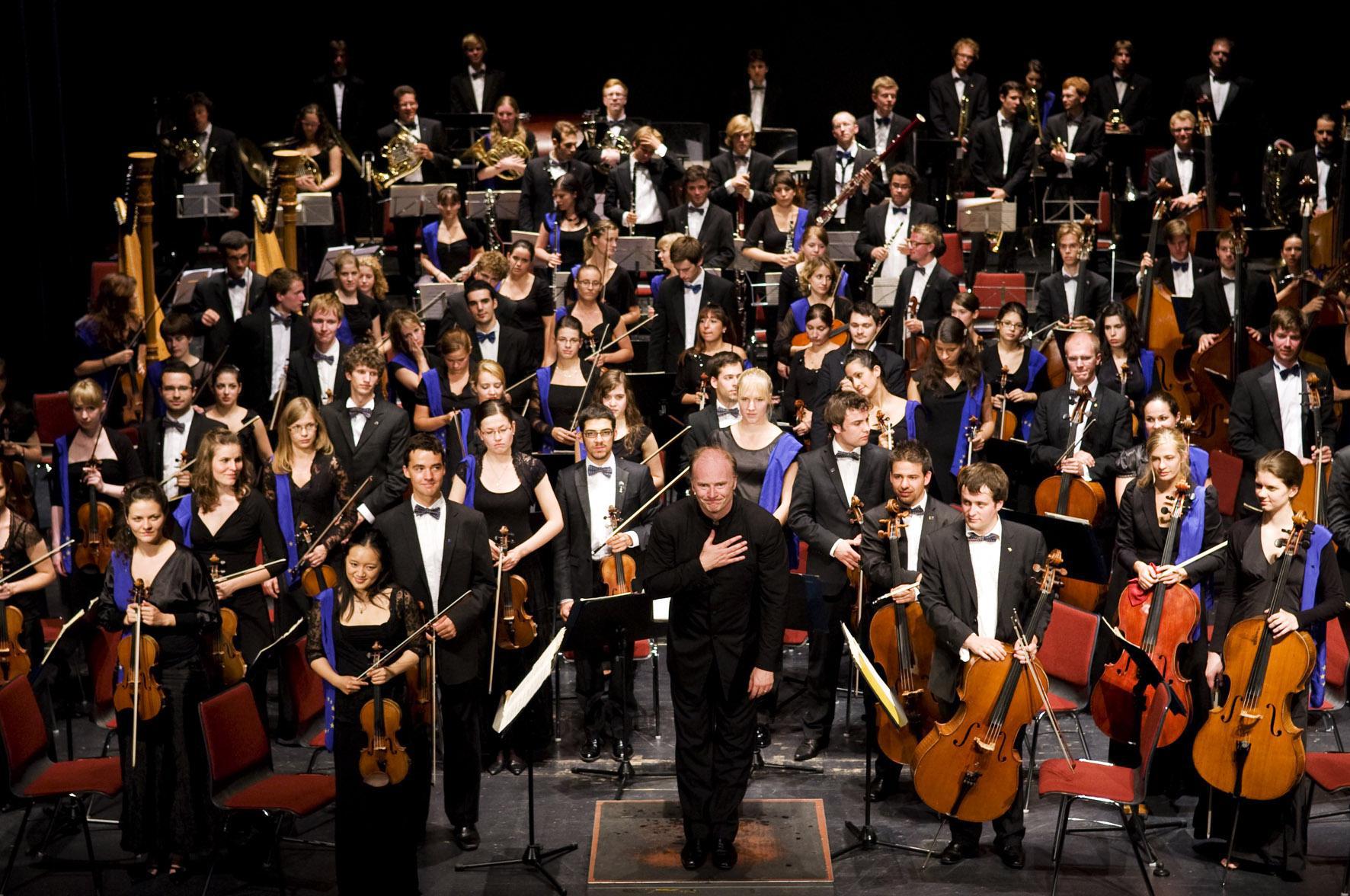 megaro-mousikis-euyo-meets-mousa-1