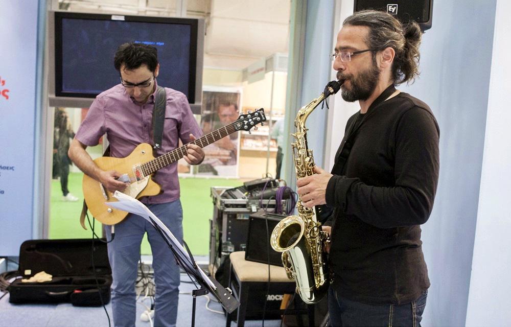 ÔÑÅÉÓ ÐÏÉÇÔÅÓ ÊÁÉ ÄÕÏ ÌÏÕÓÉÊÏÉ