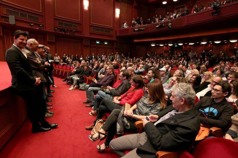 ÐÑÏÂÏËÇ ÔÇÓ ÔÁÉÍÉÁÓ "CHEVALIER" ÐÁÑÏÕÓÉÁ ÔÙÍ ÓÕÍÔÅËÅÓÔÙÍ Ó. ÑÏÕÂÁÓ - Ã. ÐÕÑÐÁÓÏÐÏÕËÏÓ - Ã.ÊÅÍÔÑÏÓ- Â.ÌÏÕÑÉÊÇÓ - Ð.ÊÏÑÙÍÇÓ 