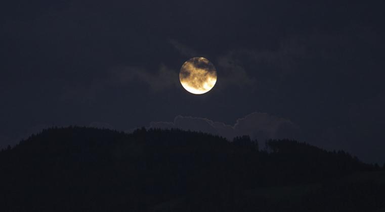 sky-clouds-moon-horizon