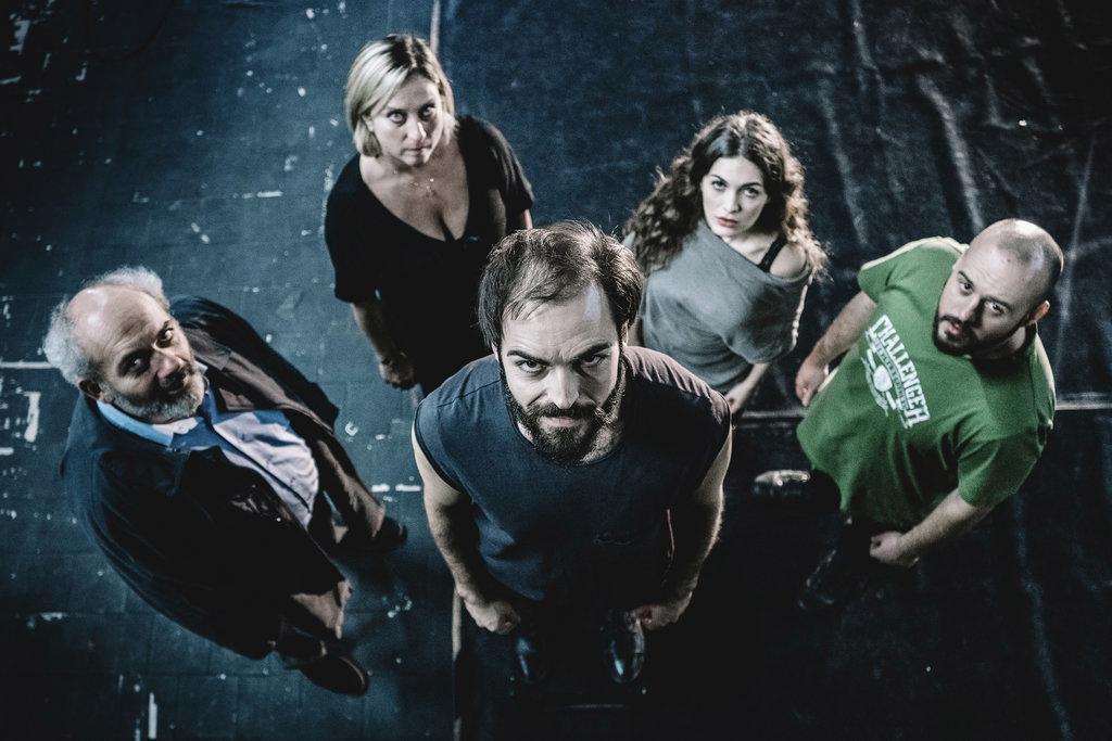 theater-aylaia-aytos-pou-ekane-oti-ithele-tsakou-4