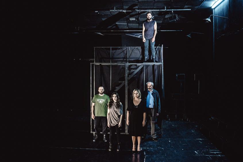 theater-aylaia-aytos-pou-ekane-oti-ithele-tsakou-bg