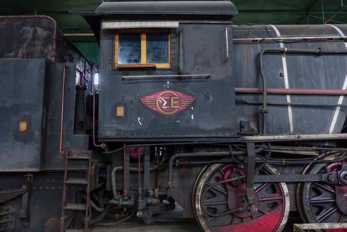 Η ατμομηχανή Λβ 964 στο αμαξοστάσιο της Θεσσαλονίκης, την Τρίτη 10 Μαρτίου 2015. Η ατμομηχανή Λβ 964 που μετέφερε τους Εβραίους της Θεσσαλονίκης, τον Μάρτιο του 1943, στα στρατόπεδα συγκέντρωσης θα βρίσκεται την ερχόμενη Κυριακή στο σιδηροδρομικό σταθμό της πόλης. Μαζί θα είναι και βαγόνια στα οποία στοιβάχτηκαν χιλιάδες ψυχές με προορισμό το Άουσβιτς – Μπιρκενάου. ΑΠΕ-ΜΠΕ/ΑΠΕ-ΜΠΕ/ΝΙΚΟΣ ΑΡΒΑΝΙΤΙΔΗΣ