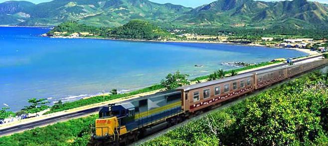 vietnam-travel-by-train